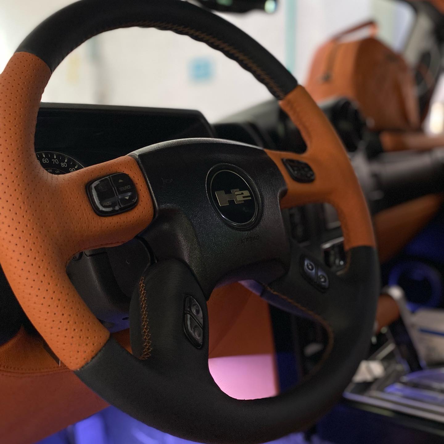 Volante forrado en cuero